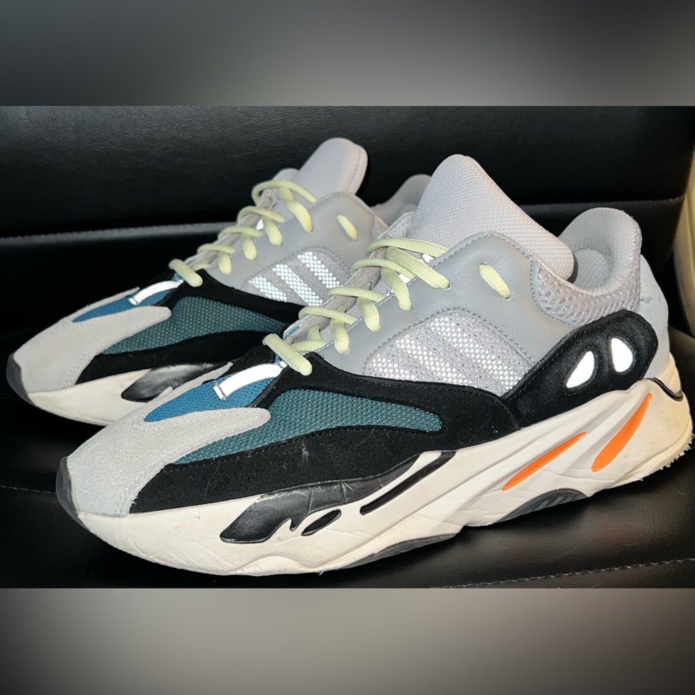 Adidas
Yeezy Boost 700 Wave Runner